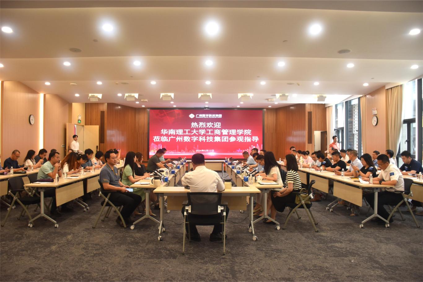 图为双方座谈现场.JPG